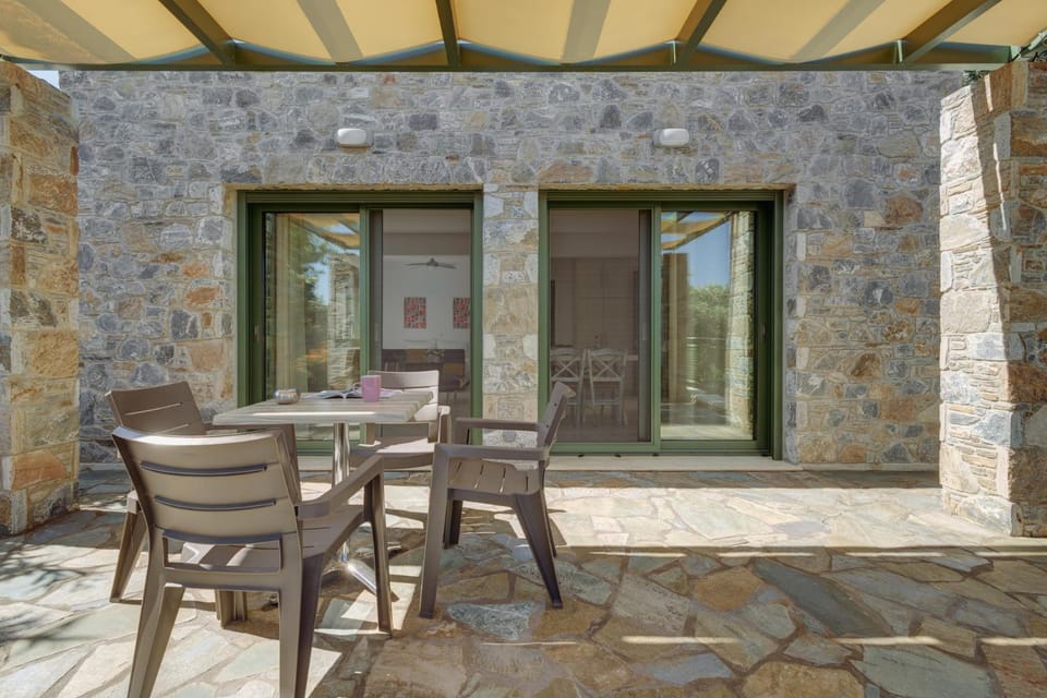 Patio, Day, Balcony/Terrace