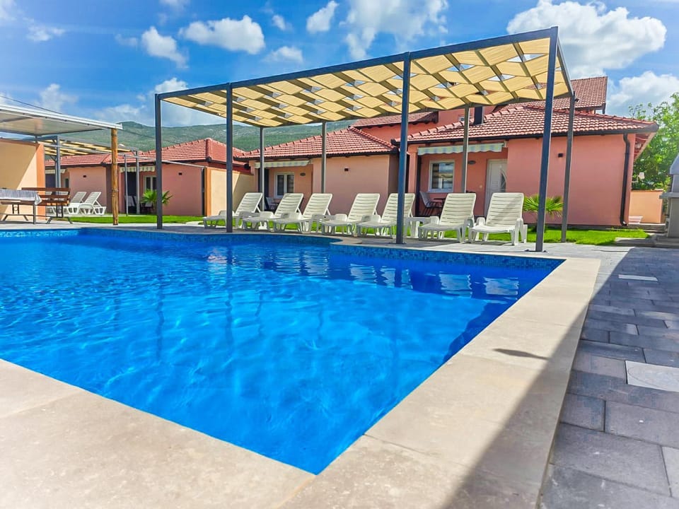 Property building, Swimming pool