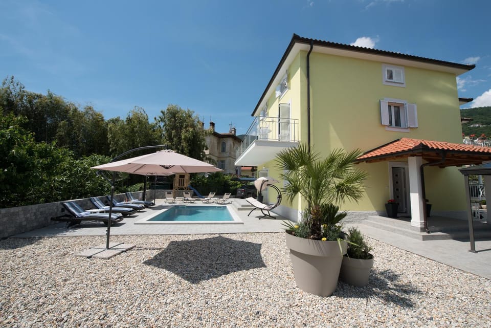 Property building, Swimming pool, Swimming pool