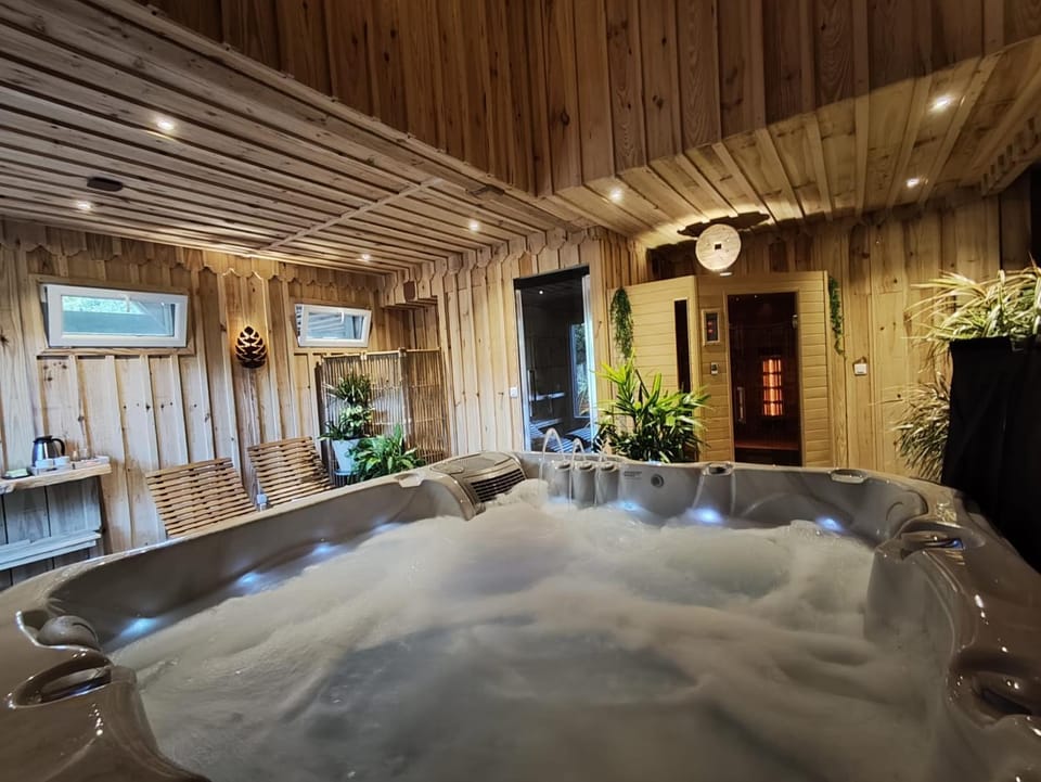 Hot Tub, Spa and wellness centre/facilities