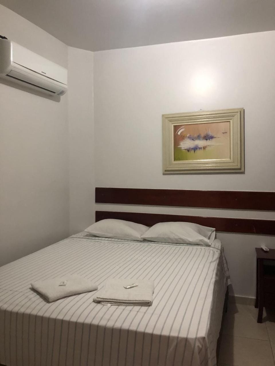 Bed, Photo of the whole room, Bedroom, air conditioner