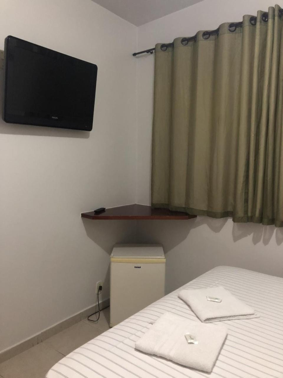 Bed, TV and multimedia, Bedroom