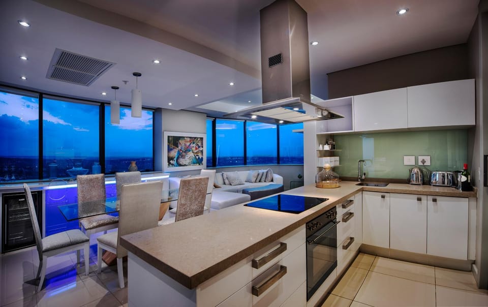 Kitchen or kitchenette, Dining area, City view