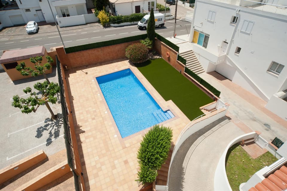 Bird's eye view, Swimming pool