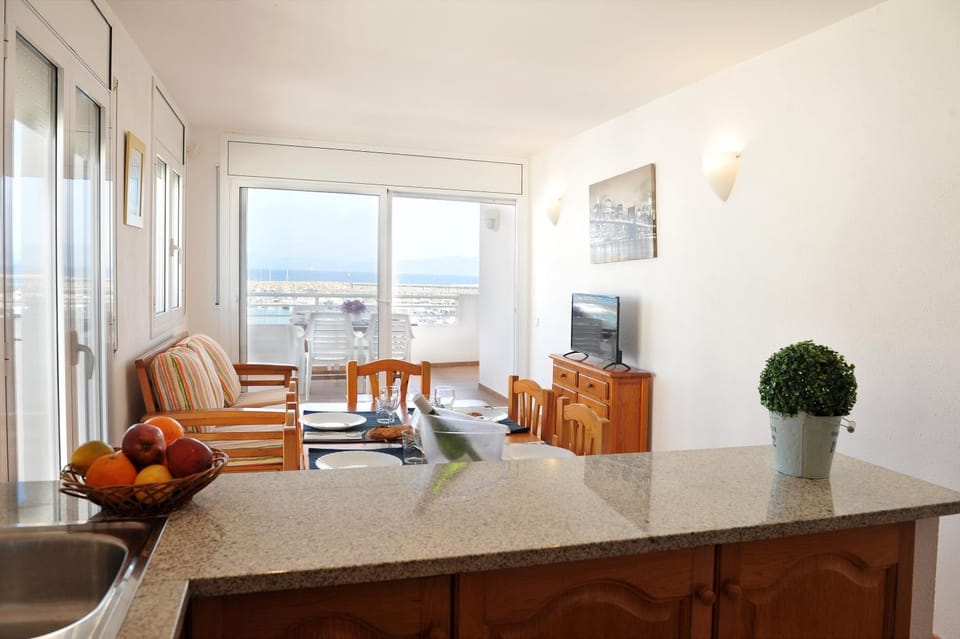 Balcony/Terrace, Kitchen or kitchenette, Living room, Seating area, Sea view