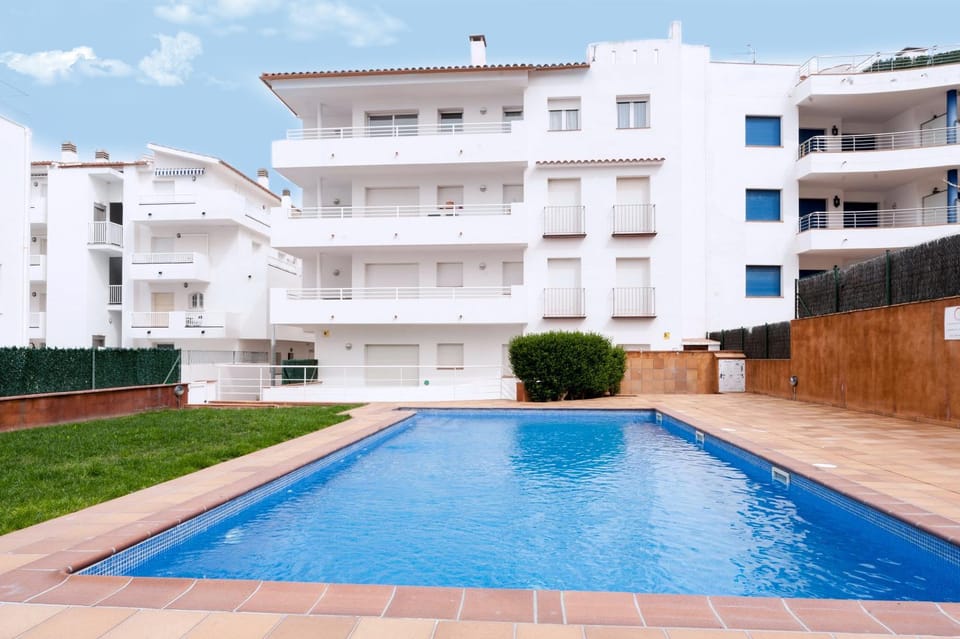 Facade/entrance, Swimming pool