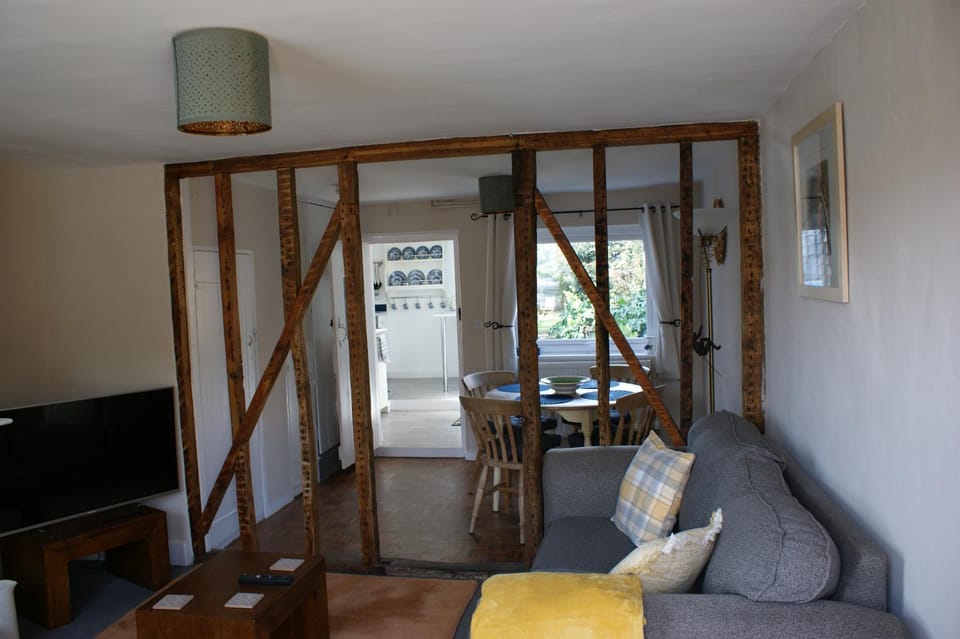 Wayside Cottage House in Tendring District
