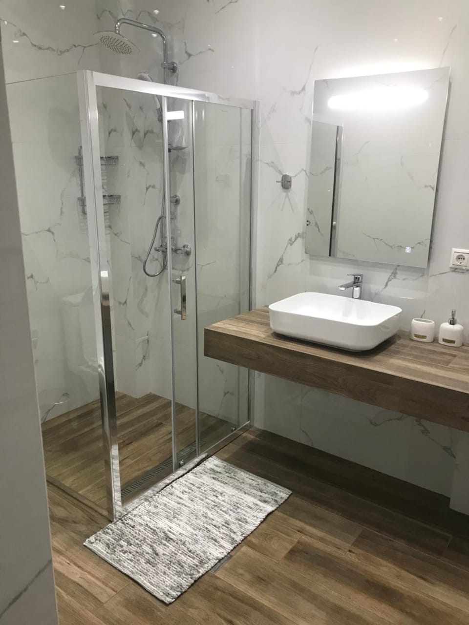 Shower, Toilet