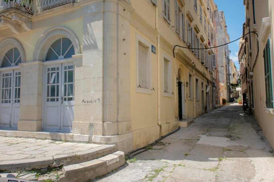 Facade/entrance, Neighbourhood