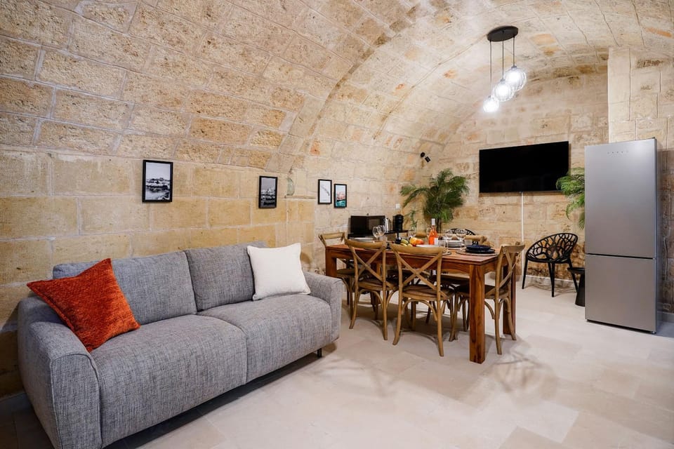 TV and multimedia, Living room, Dining area