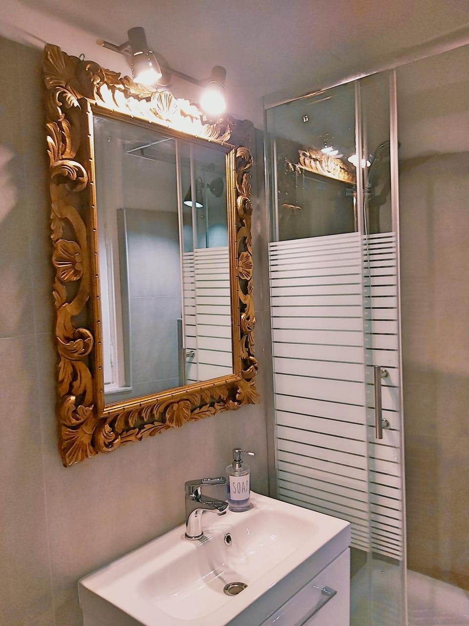 Central chic apartment Apartment in Genoa