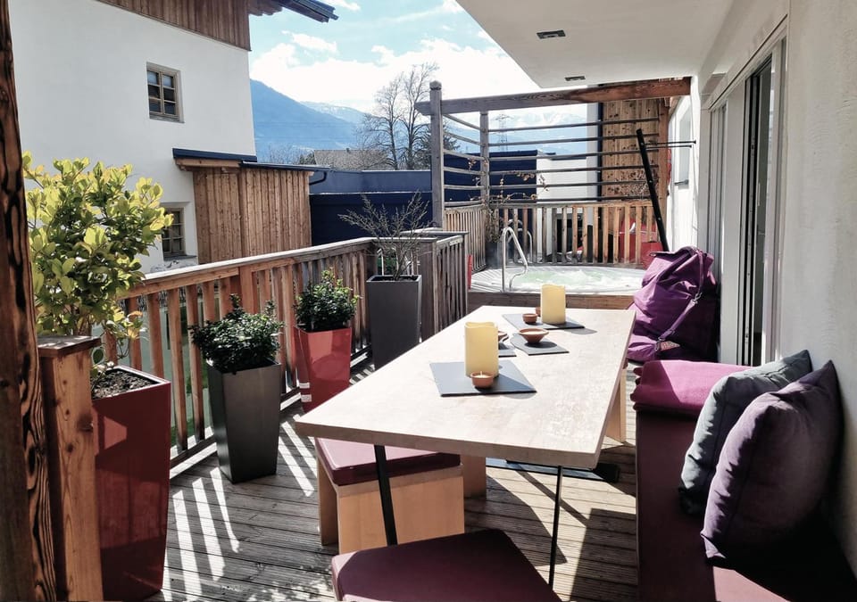 Day, Hot Tub, View (from property/room), Balcony/Terrace, Seating area, Dining area, Mountain view