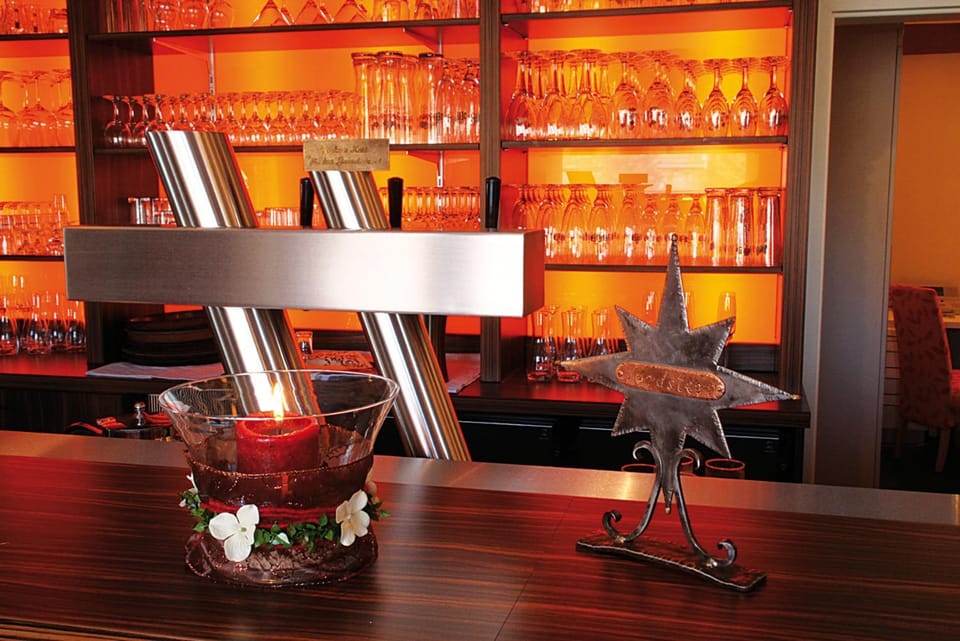 Lounge or bar, Drinks, Alcoholic drinks
