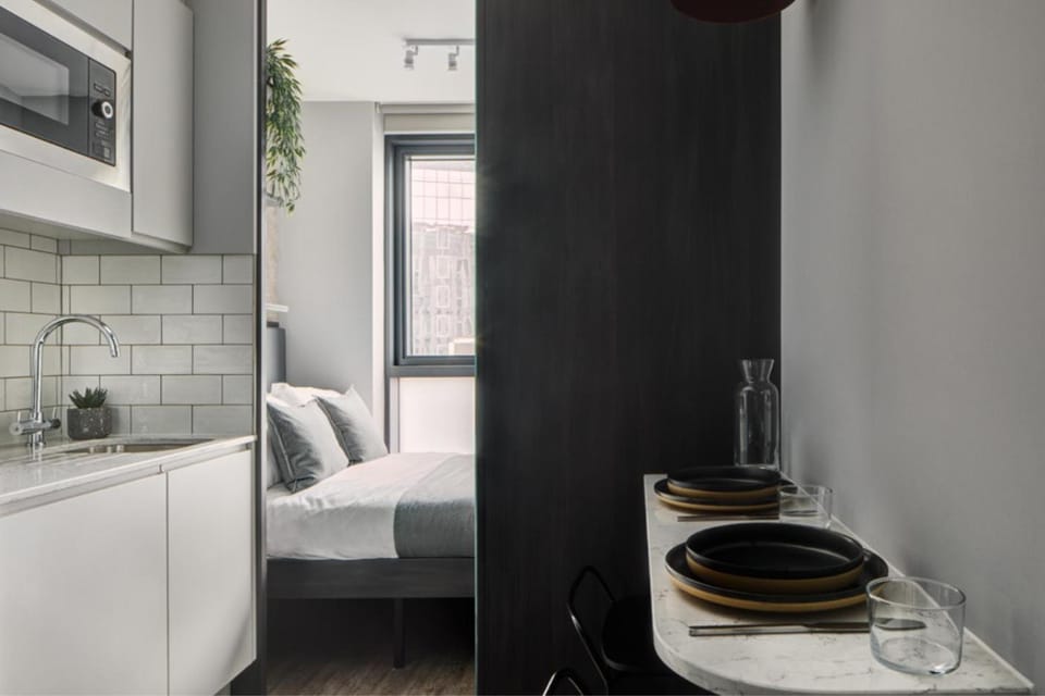 Bed, Kitchen or kitchenette, Bedroom
