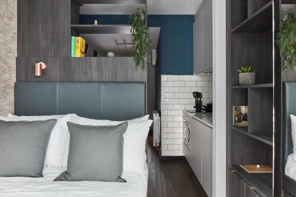 Photo of the whole room, Bedroom