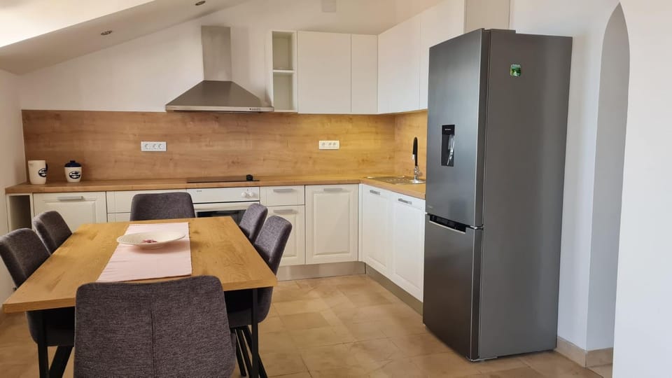 Kitchen or kitchenette, Dining area, dishwasher, oven, stove