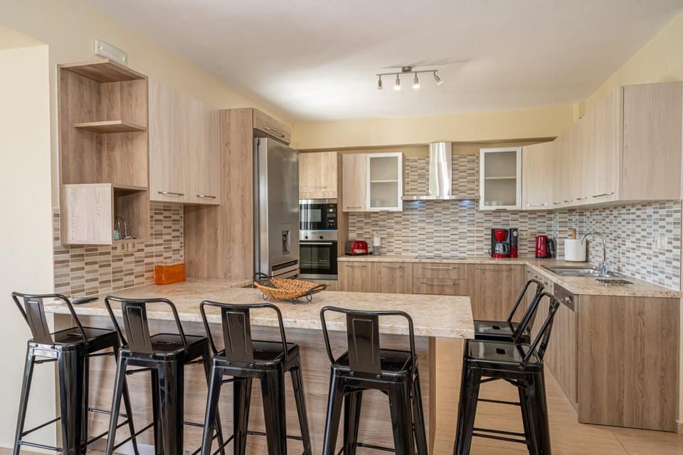Coffee/tea facilities, Kitchen or kitchenette, oven