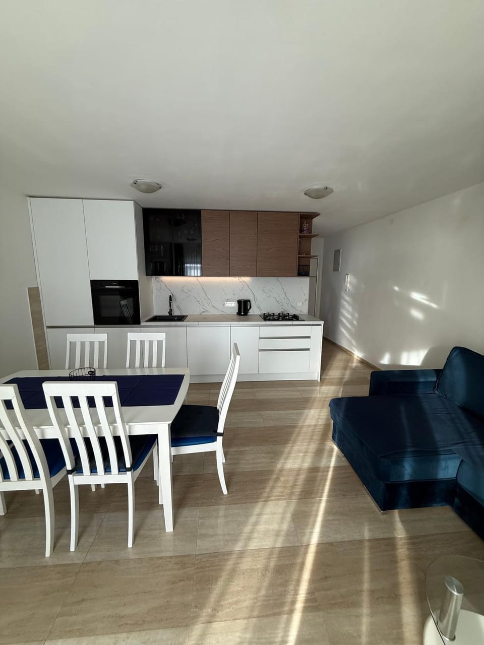 Kitchen or kitchenette, Seating area, Dining area