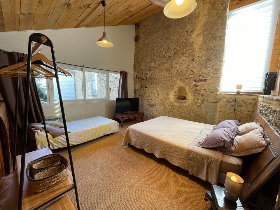 Bed, Photo of the whole room, Bedroom