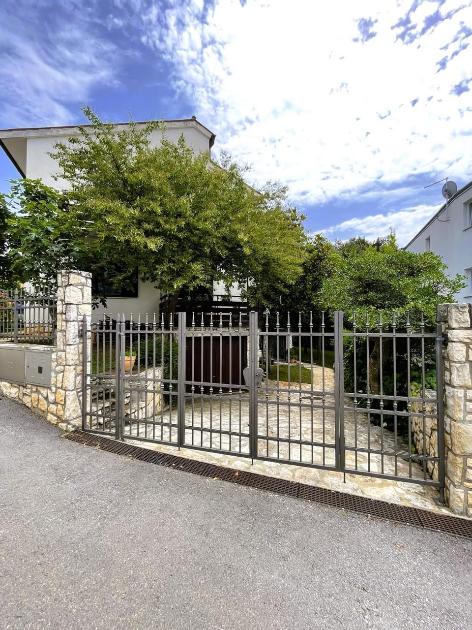 Property building, Facade/entrance