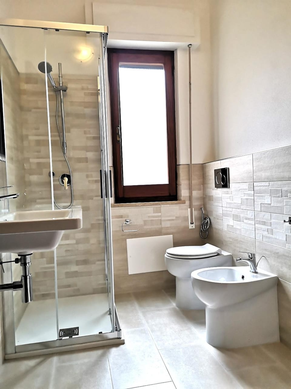 Shower, Toilet, Bathroom, bidet, towels