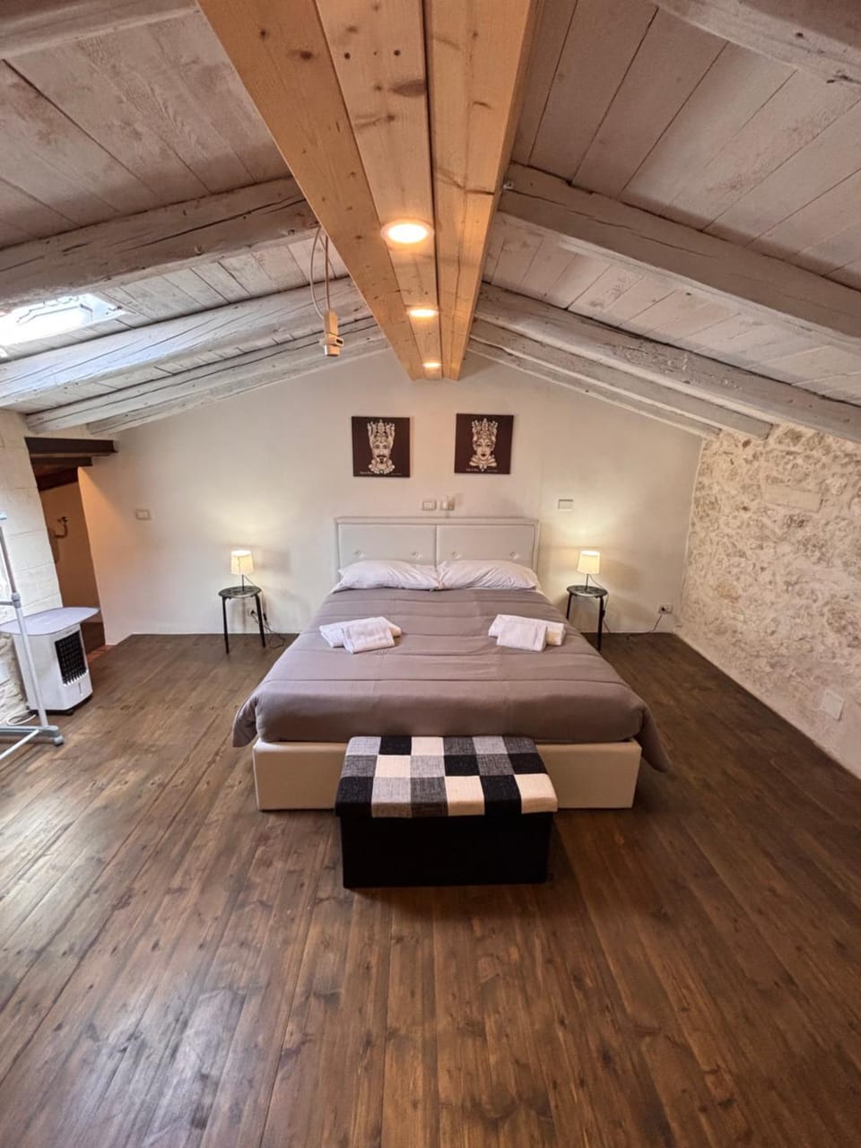 Bed, Photo of the whole room, Bedroom