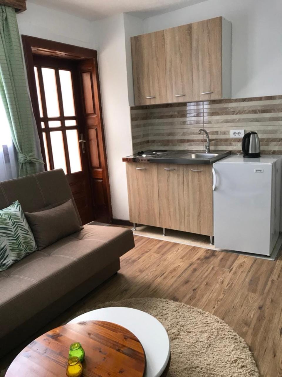 Kitchen or kitchenette, Living room, Seating area