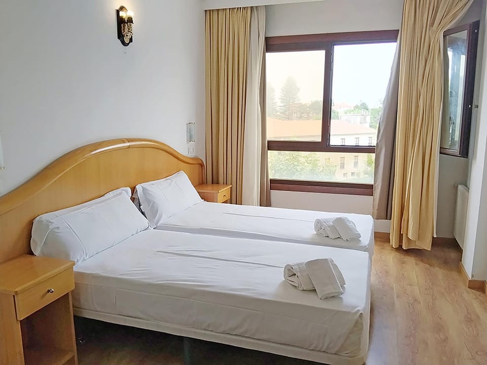 Spring, Bed, Activities, Winter, Summer, Photo of the whole room, Beach, Hiking, Animals, Animals, Animals, Bedroom, Autumn, Pets, Pets, Pets, Sports, Entertainment, Breakfast, children, children, children, young children, young children, young children, older children, older children, older children, group of guests, group of guests, group of guests, Family, Family, Family, internet, pet friendly, pet friendly, towels, elevator, air conditioner