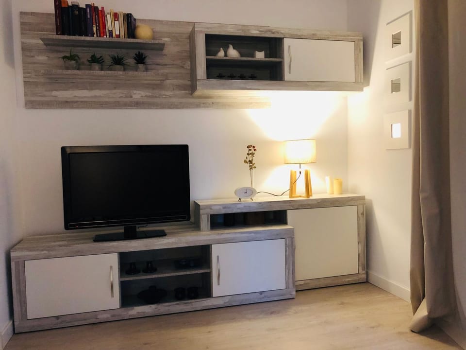 Communal lounge/ TV room, TV and multimedia