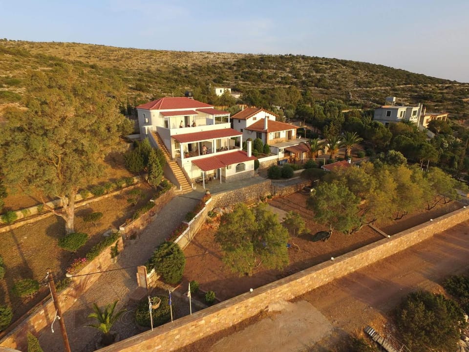 Property building, Nearby landmark, Facade/entrance, Neighbourhood, Bird's eye view, View (from property/room), Hiking, Landmark view, Mountain view, Street view