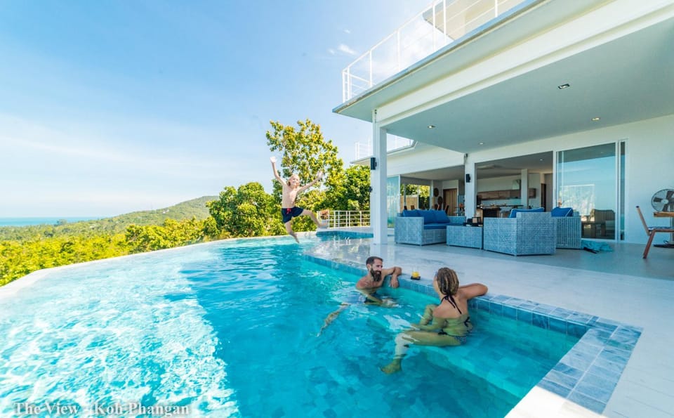 Natural landscape, Balcony/Terrace, Mountain view, Pool view, Sea view, Swimming pool, group of guests, sunbed
