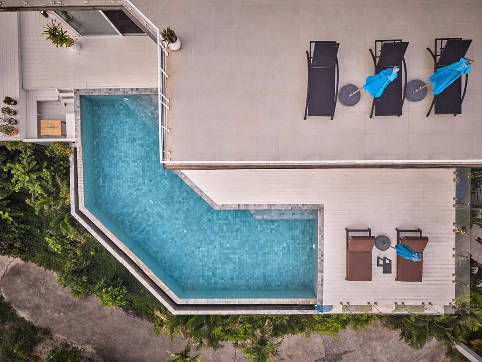 Day, Pool view, Swimming pool, sunbed