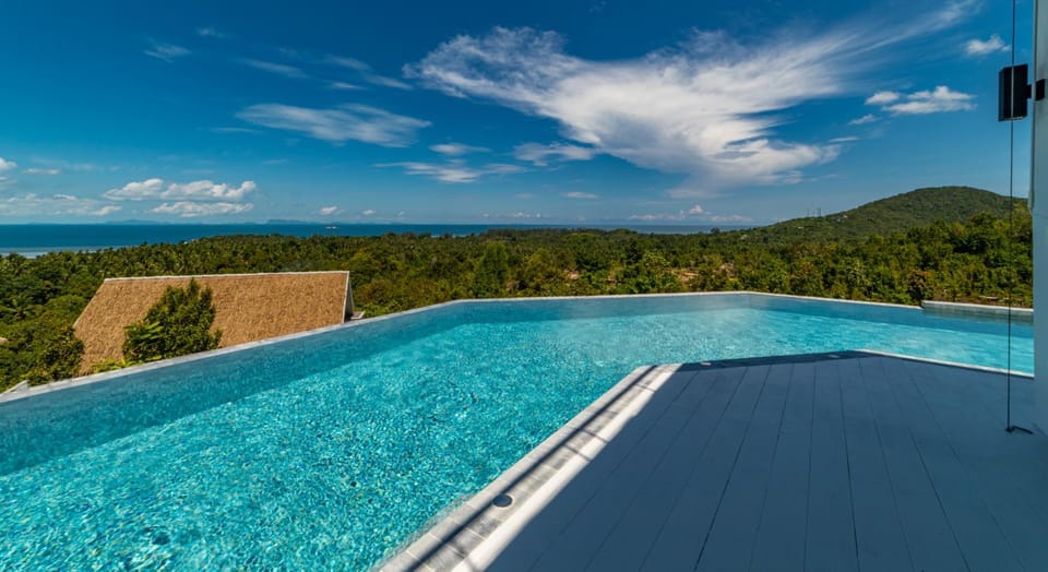 Mountain view, Sea view, Swimming pool
