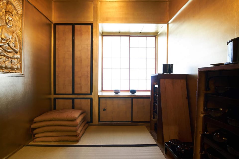 Photo of the whole room, Decorative detail, Area and facilities