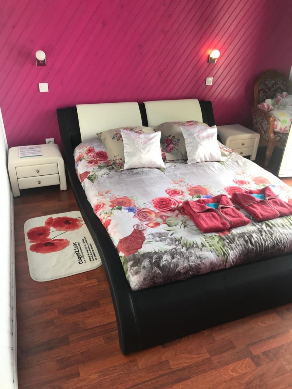 Bed, Photo of the whole room, Bedroom