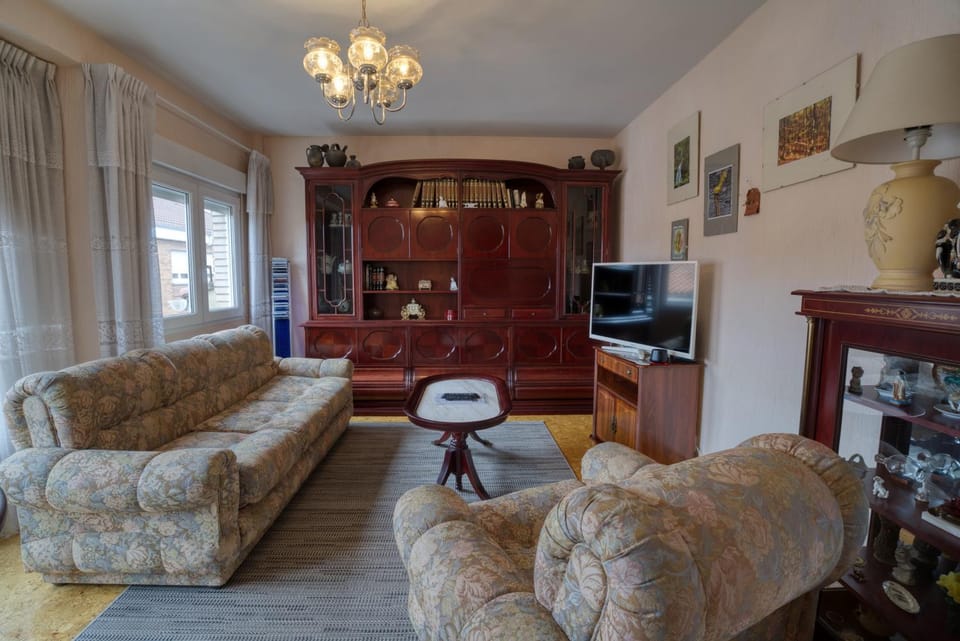 TV and multimedia, Living room, Seating area, Evening entertainment