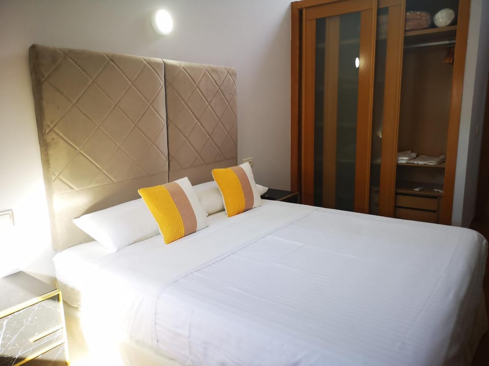 TV and multimedia, Bedroom, wardrobe