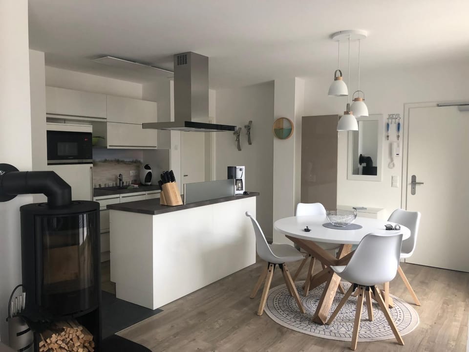 Kitchen or kitchenette, Living room, Dining area