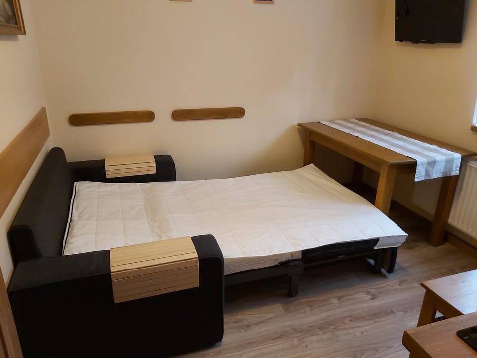 Bed, Kitchen or kitchenette