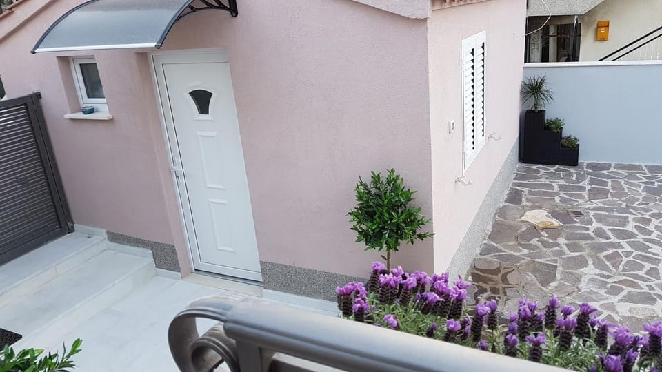 Patio, Facade/entrance, Balcony/Terrace