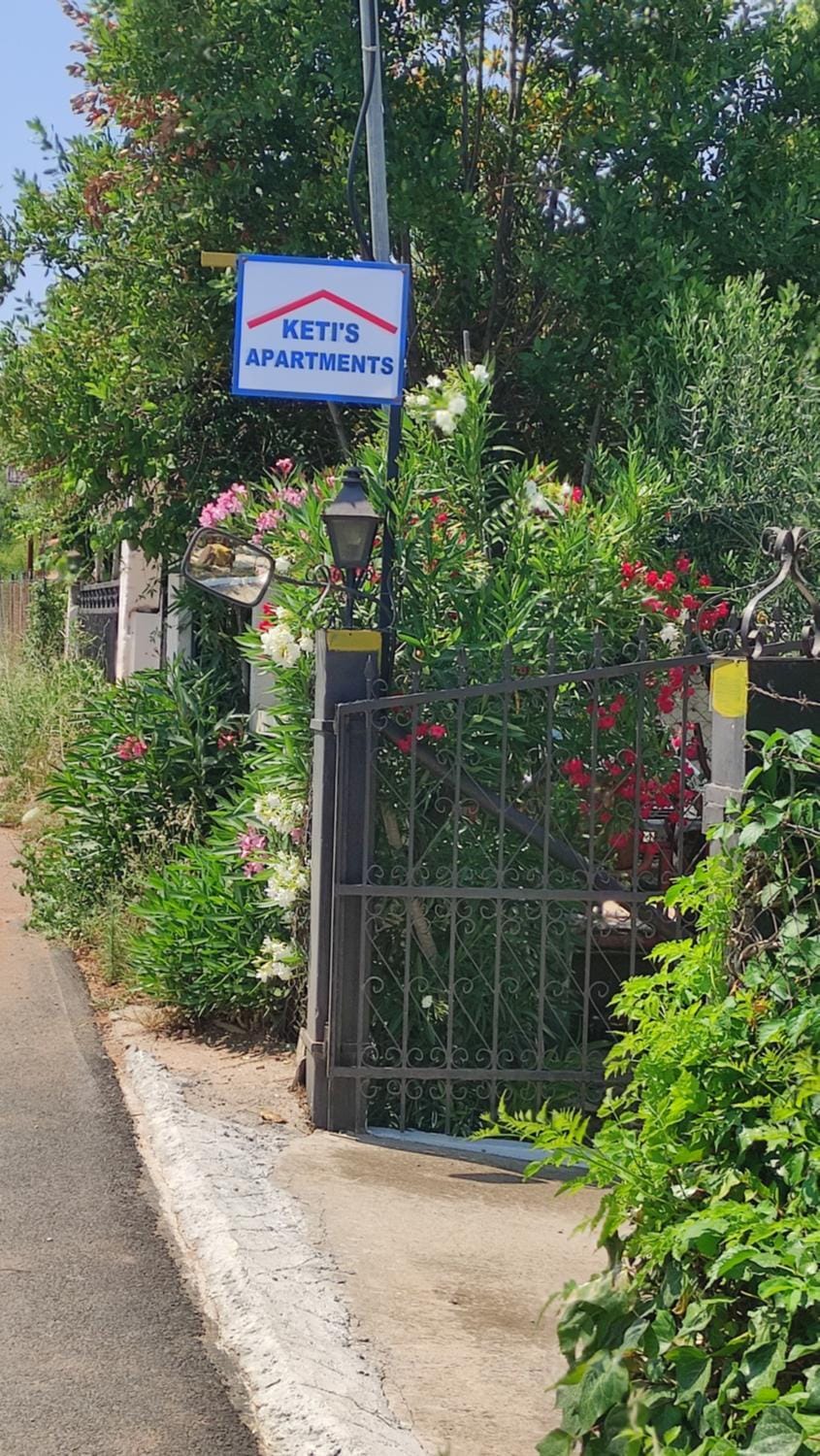 Facade/entrance, Property logo or sign, Logo/Certificate/Sign, Street view