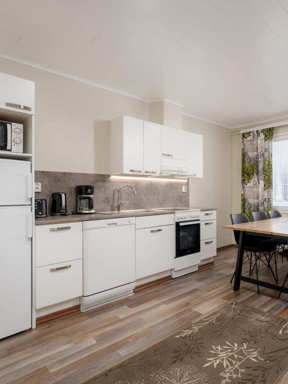 Kitchen or kitchenette, Dining area, dishwasher, oven, stove, toaster