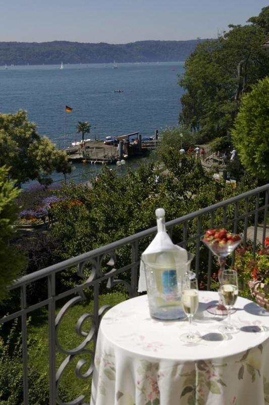 Day, Lake view, Alcoholic drinks