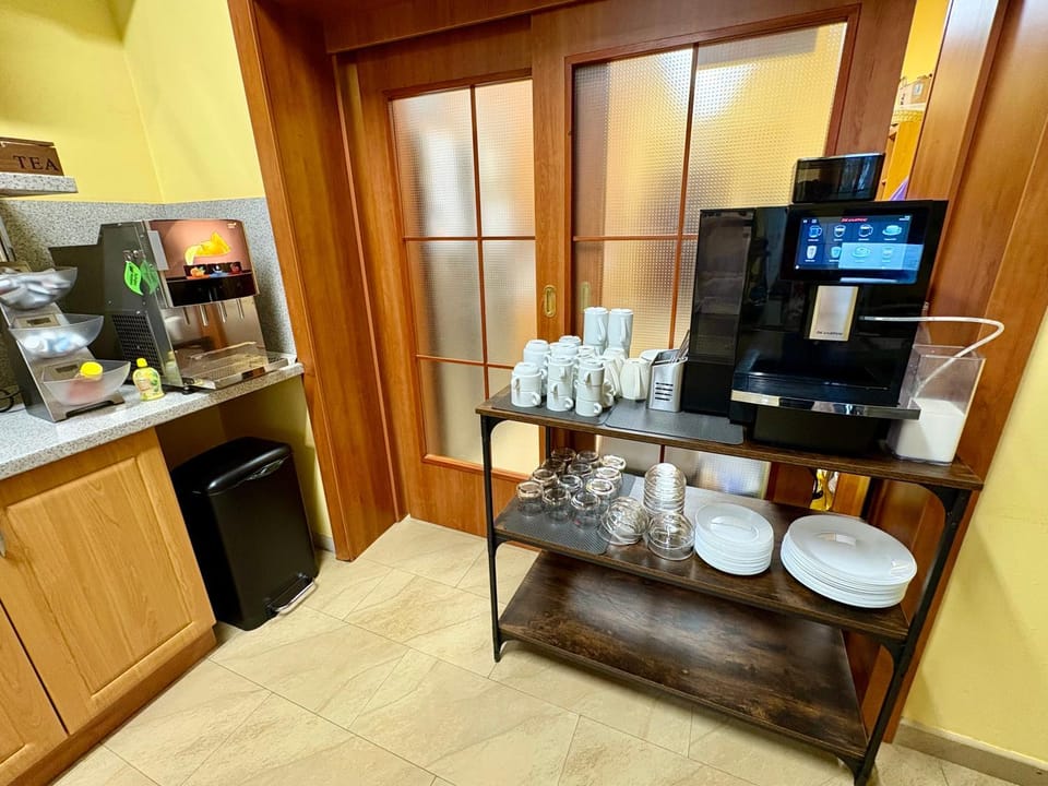 Coffee/tea facilities, Food, Breakfast