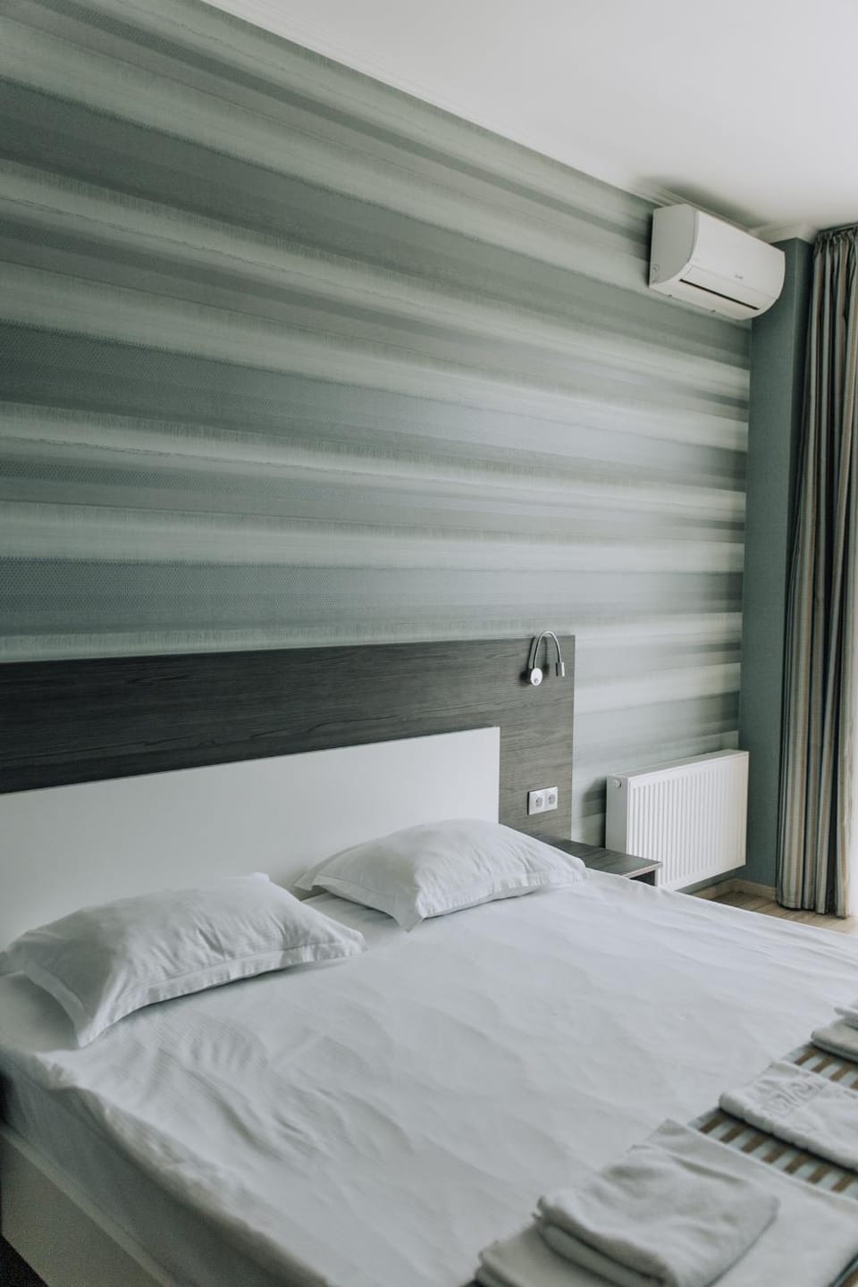 Bed, Bedroom, air conditioner