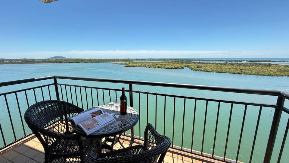 Natural landscape, View (from property/room), Balcony/Terrace, River view, Sea view