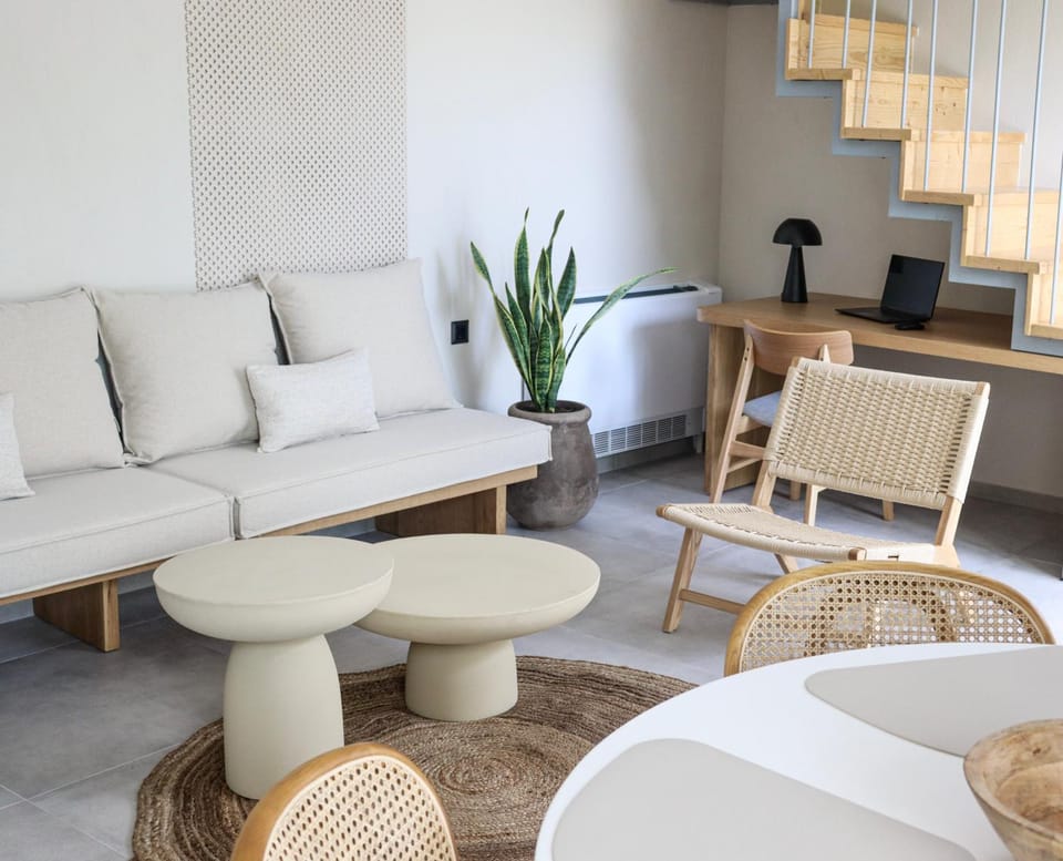 Living room, Seating area