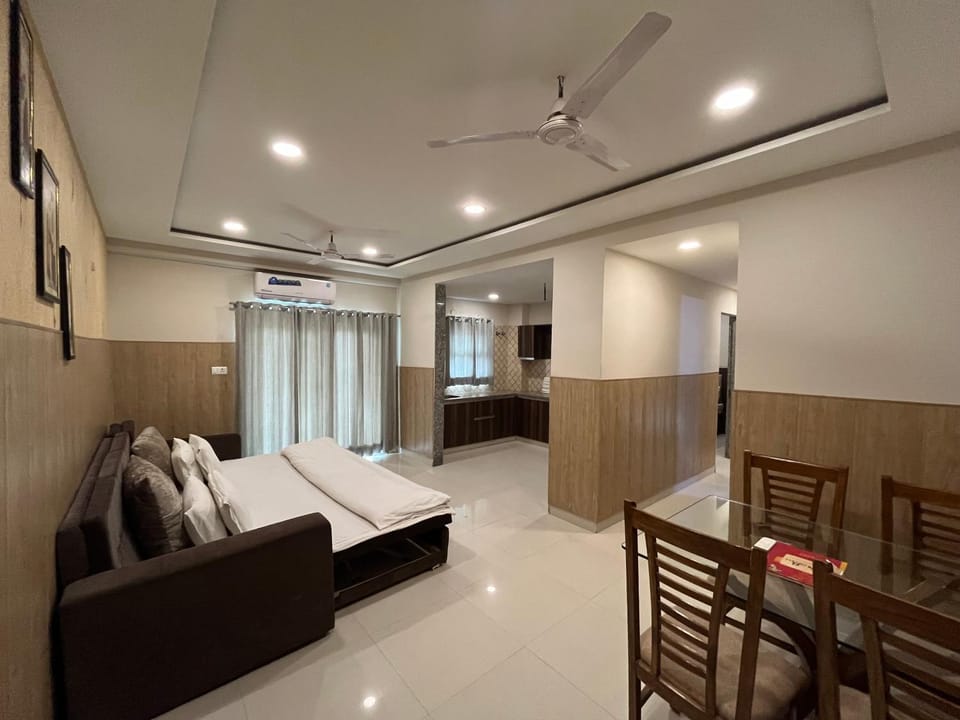 Hotel Shri Radha Nikunj - Opposite Prem Mandir Hotel in Uttar Pradesh
