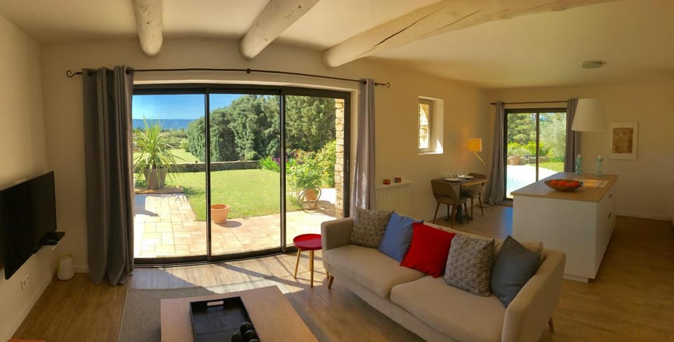 Living room, Garden view, Landmark view, Pool view
