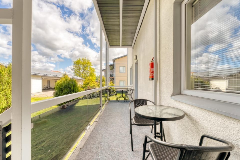 Property building, Day, Balcony/Terrace